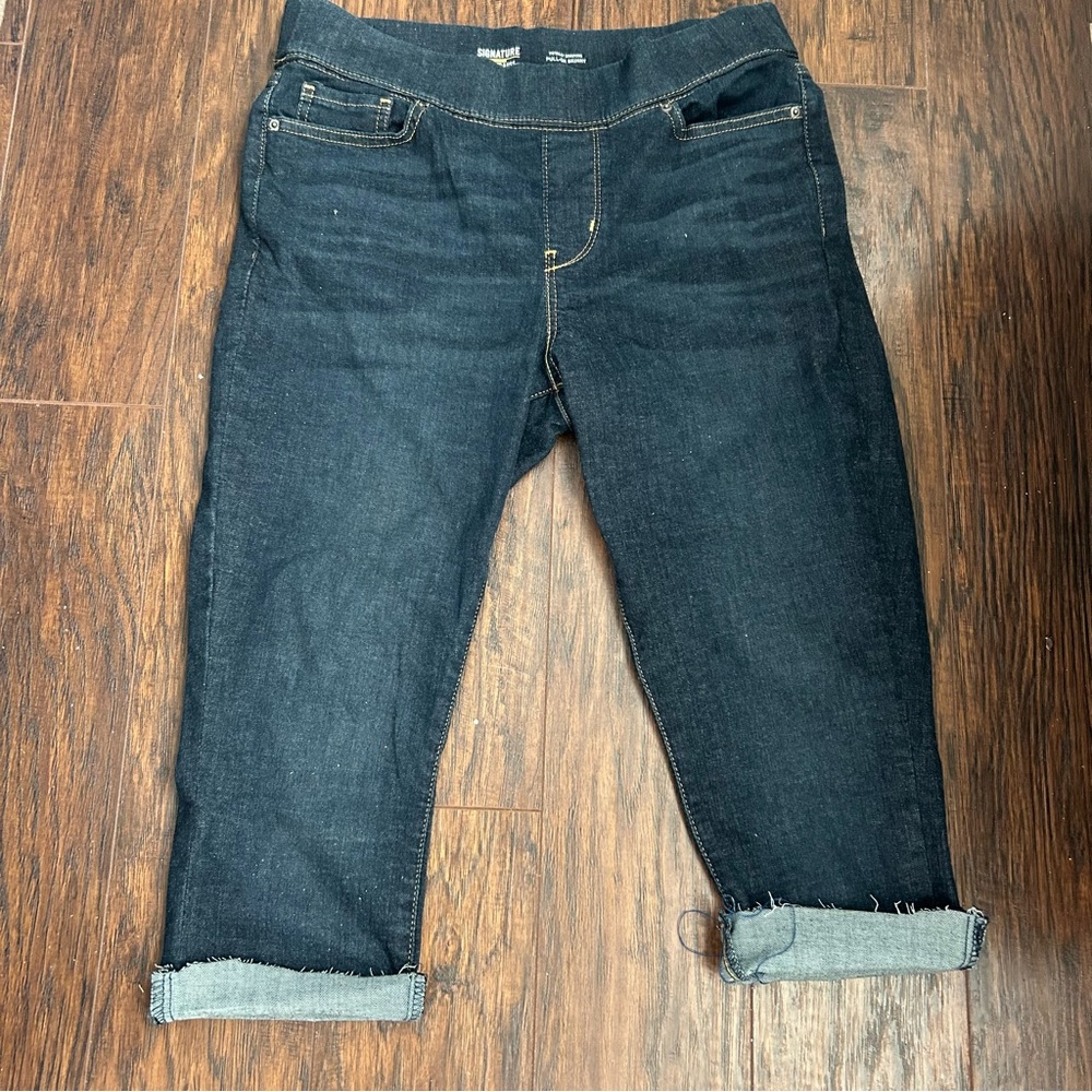 Signature by Levi Strauss Dark Wash Cropped Jeans